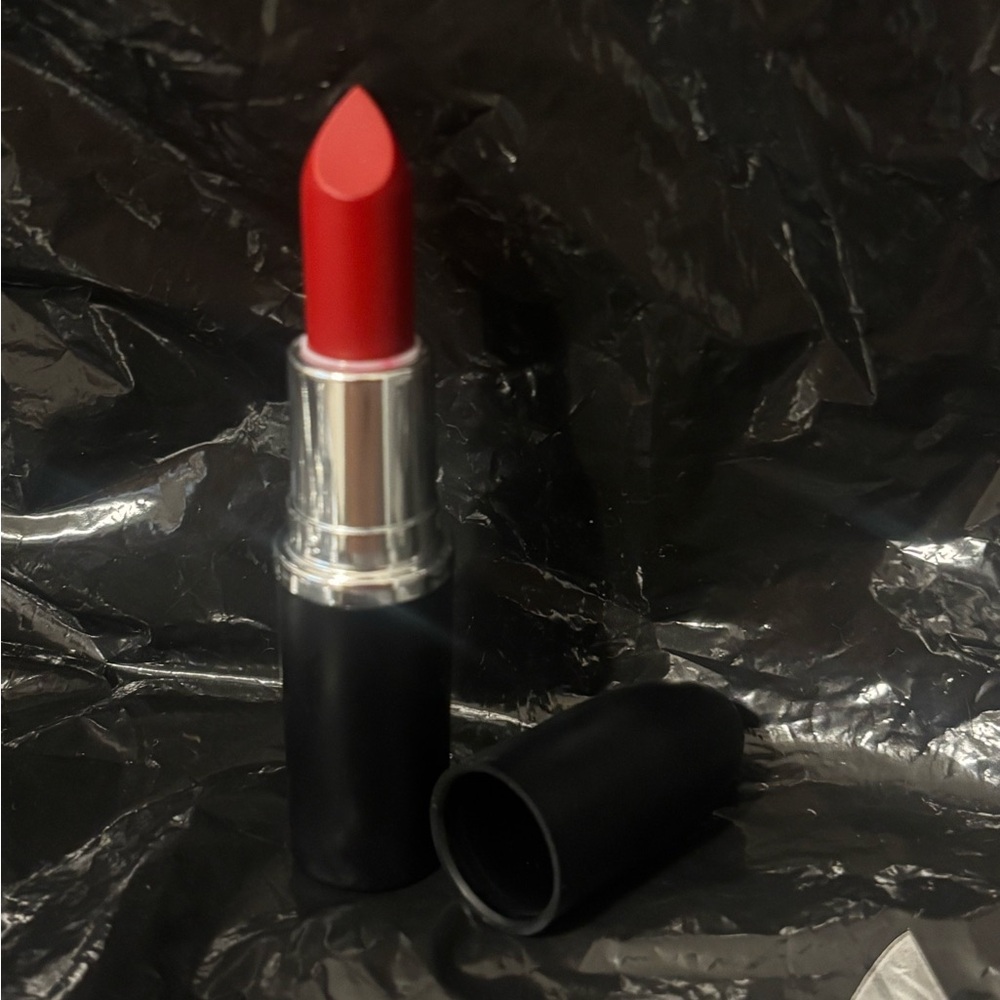 M·A·CXIMAL SILKY MATTE LIPSTICK- Center of Attention